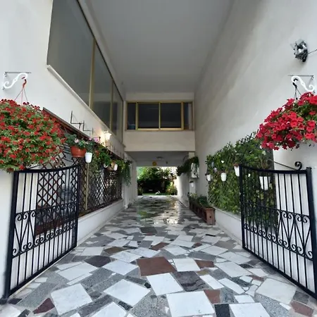 Quattro Center Apartament *